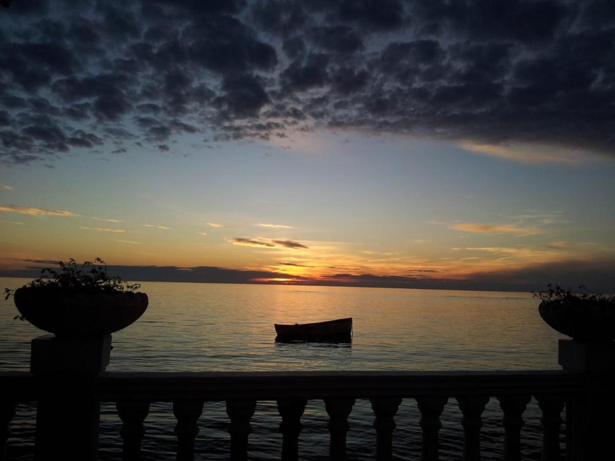 Durres City Apartment, City Center & Close To The Beach ภายนอก รูปภาพ